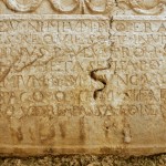 Iscrizione sul sarcofago di Emilio Paolo Orsini a Cottanello