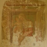 Collevecchio, Chiesa di Santa Maria del Piano, Affresco Madonna con Bambino con cornice