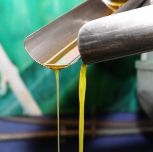 assaggiare l'olio d'oliva olio extra vergine d'oliva